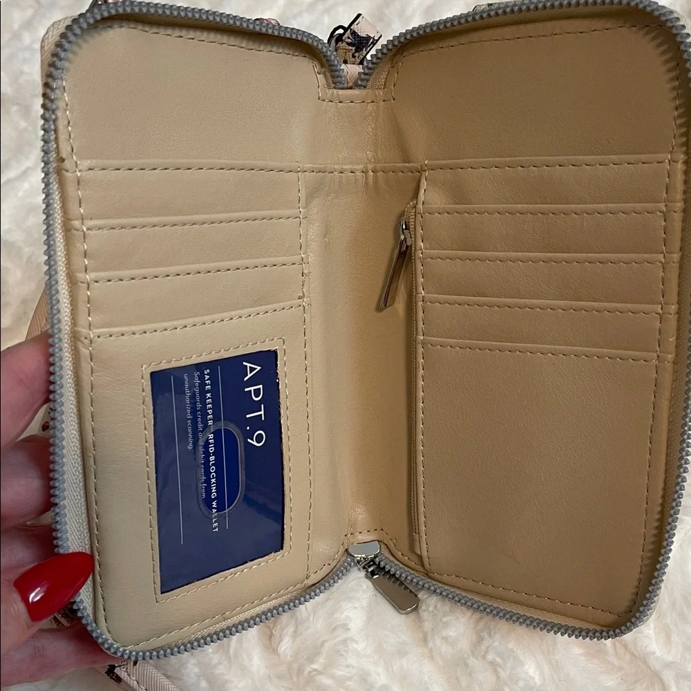 NWT Crossbody Phone & Wallet